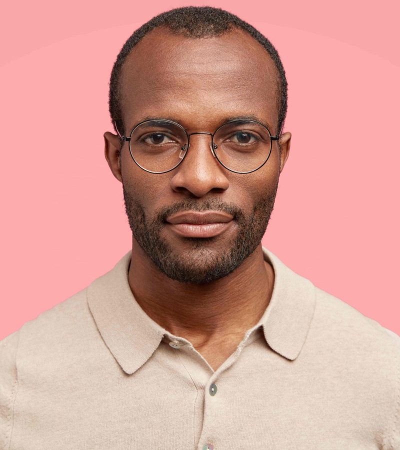 man-wearing-round-eyeglasses-casual-t-shirt-min