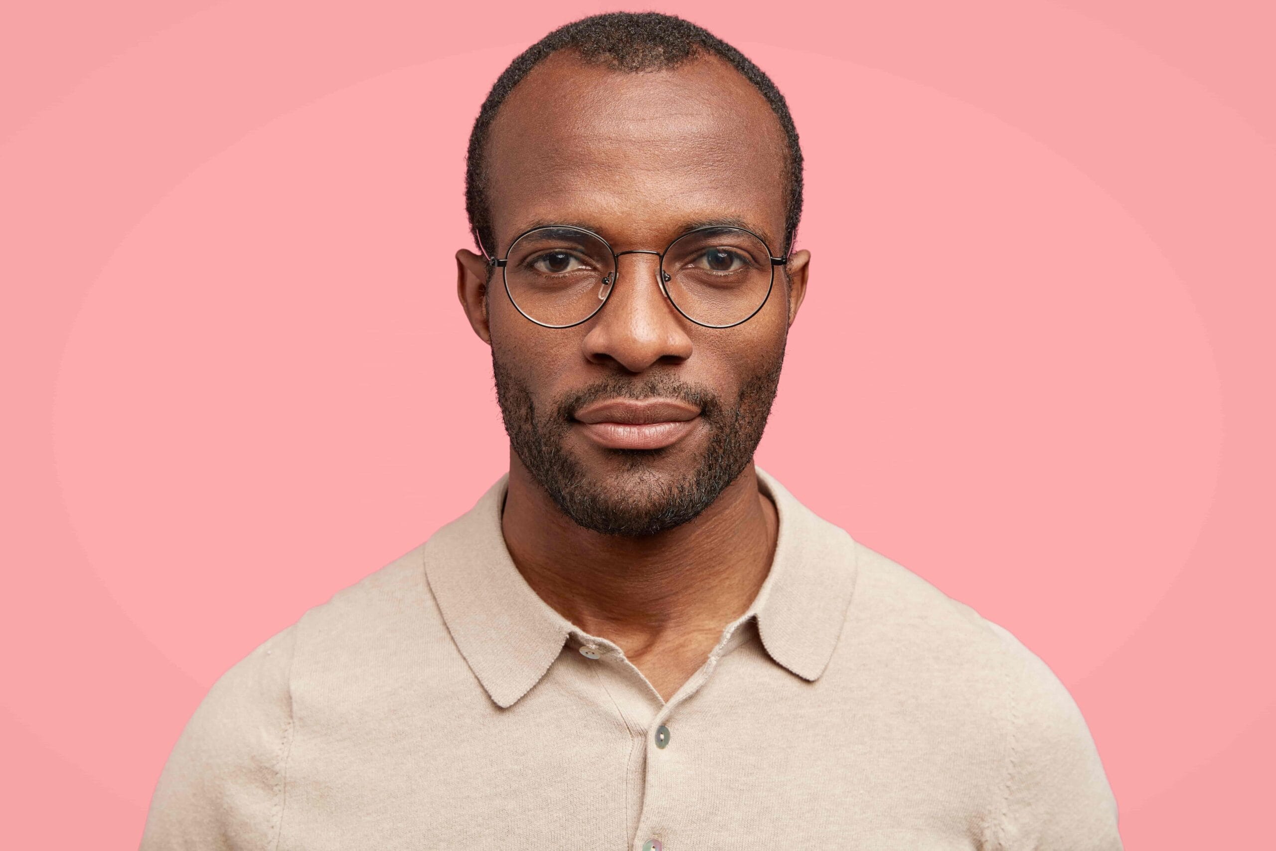 man-wearing-round-eyeglasses-casual-t-shirt-min man-wearing-round-eyeglasses-casual-t-shirt-min